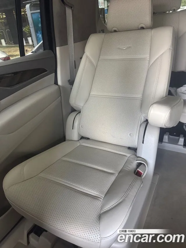 Cadillac Escalade Escalade 5 поколение — Фото автомобиля 18