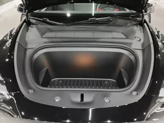 Tesla Model Y — Фото автомобиля 19