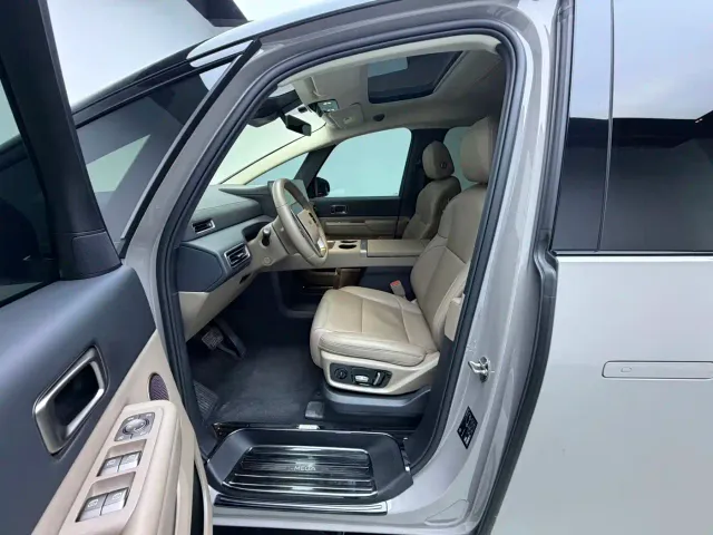 Li Auto MEGA — Фото автомобиля 25