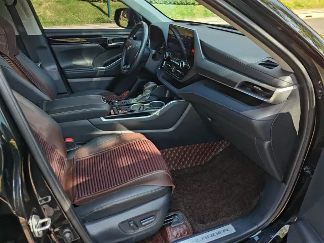 Toyota Highlander — Фото автомобиля 10