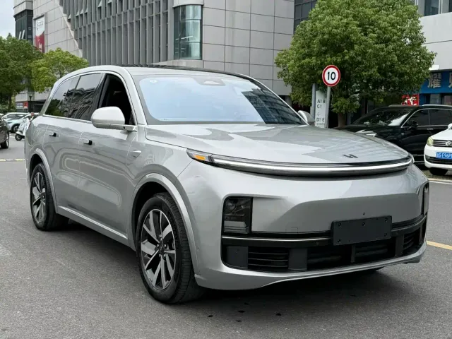 Li Auto L8 — Фото автомобиля 3