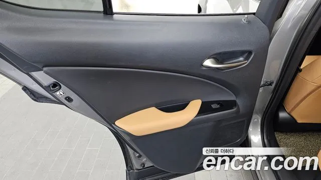 Lexus UX — Фото автомобиля 24