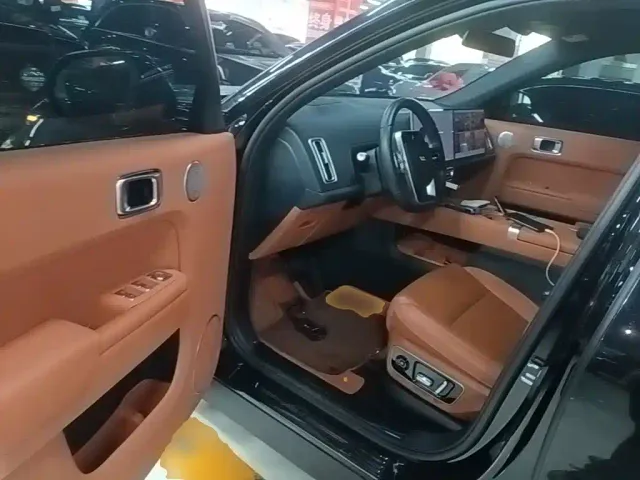 Li Auto L7 — Фото автомобиля 15