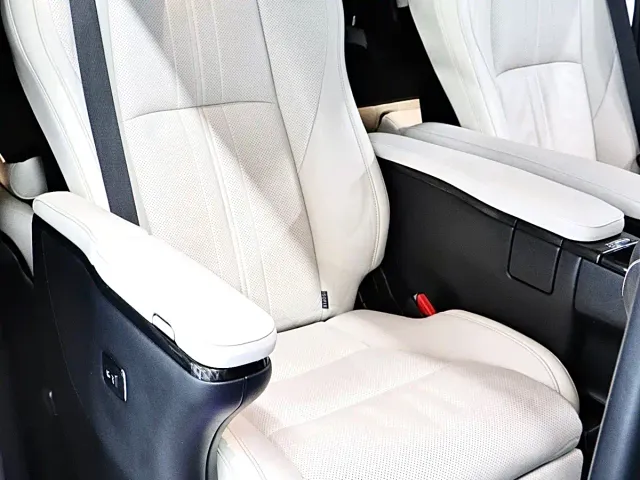Lexus LM — Фото автомобиля 17