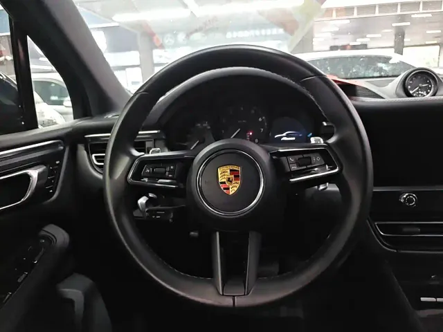 Porsche Macan — Фото автомобиля 12