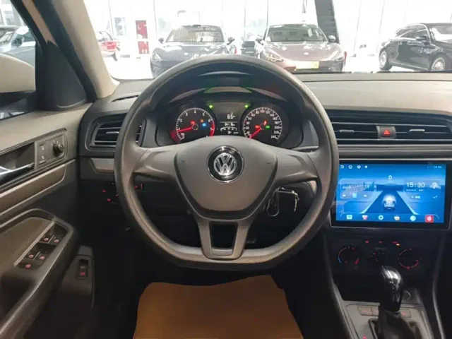 Volkswagen Lavida — Фото автомобиля 10