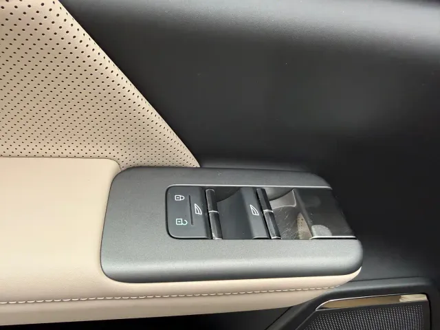 Volvo XC70 Plug-in Hybrid — Фото автомобиля 21