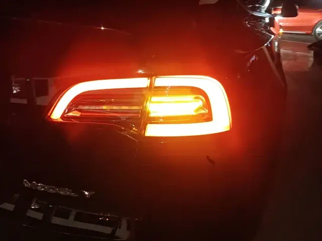 Tesla Model Y — Фото автомобиля 7