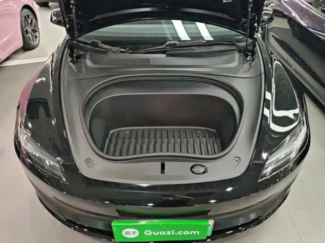 Tesla Model 3 — Фото автомобиля 19