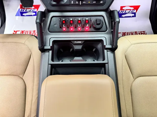 Land Rover Defender — Фото автомобиля 10