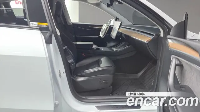 Tesla Model Y — Фото автомобиля 16
