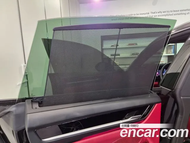 Porsche Macan Electric — Фото автомобиля 17