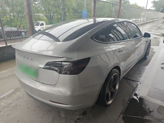 Tesla Model 3 — Фото автомобиля 6