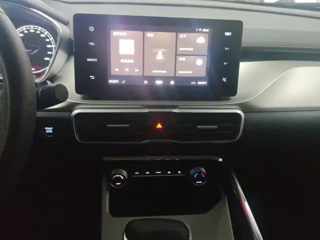Geely Binyue — Фото автомобиля 13
