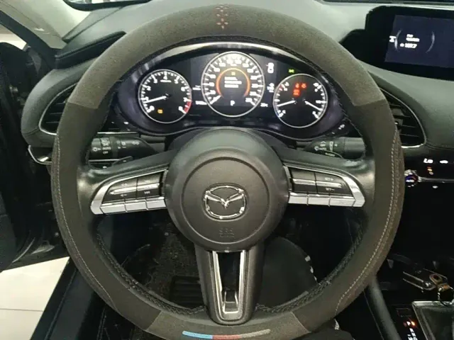 Mazda Axela — Фото автомобиля 10