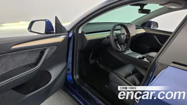 Tesla Model Y — Фото автомобиля 15