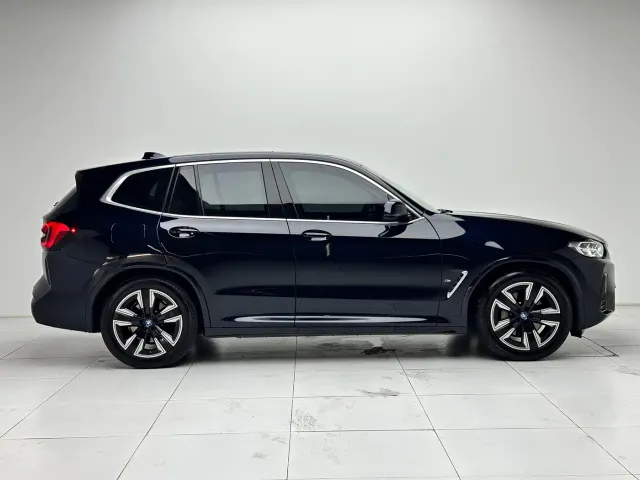 BMW iX3 — Фото автомобиля 21