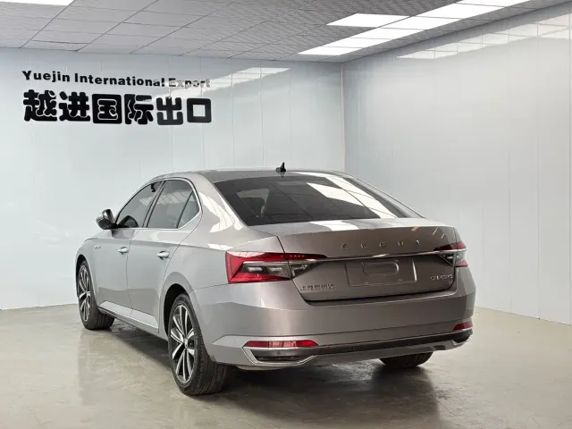 Skoda Superb — Фото автомобиля 8