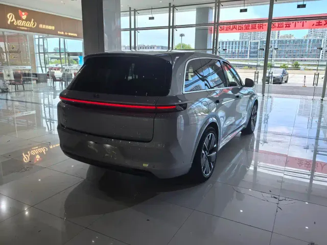 Li Auto L8 — Фото автомобиля 6