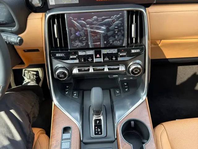 Lexus LX — Фото автомобиля 13