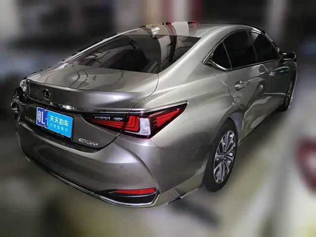 Lexus ES — Фото автомобиля 2