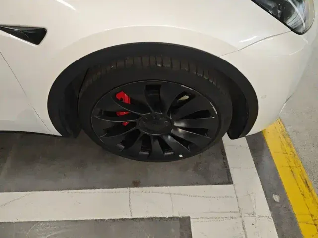 Tesla Model Y — Фото автомобиля 8