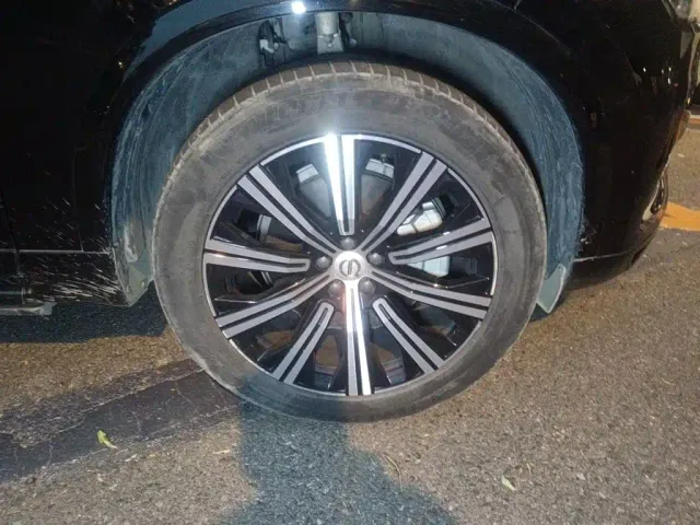 Volvo XC90 — Фото автомобиля 8
