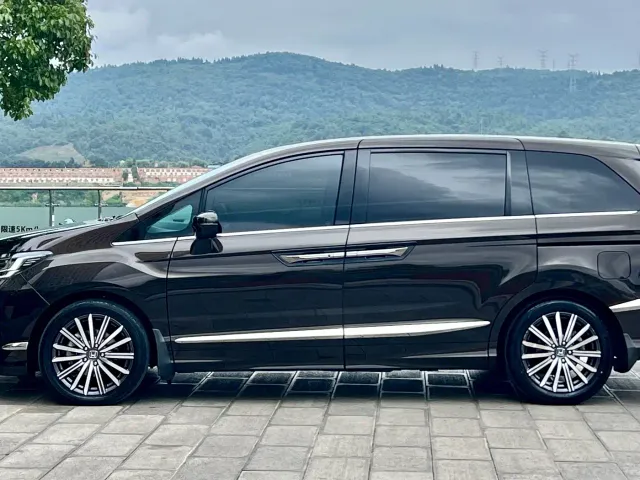 Honda Elysion — Фото автомобиля 7