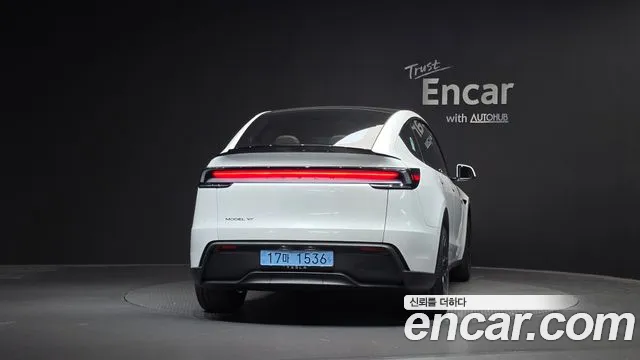Tesla Model Y — Фото автомобиля 4