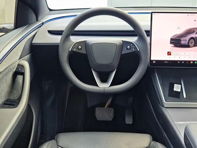 Tesla Model Y L — Фото автомобиля 9