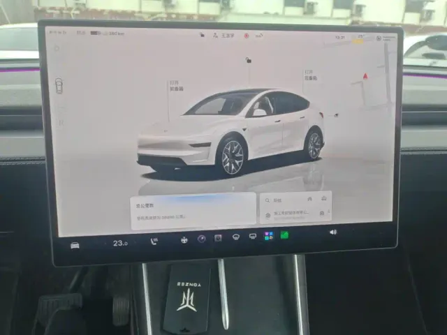 Tesla Model Y L — Фото автомобиля 11