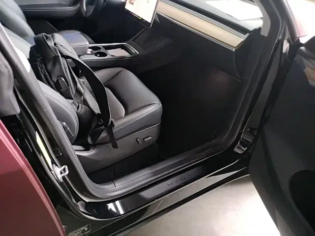 Tesla Model Y — Фото автомобиля 8