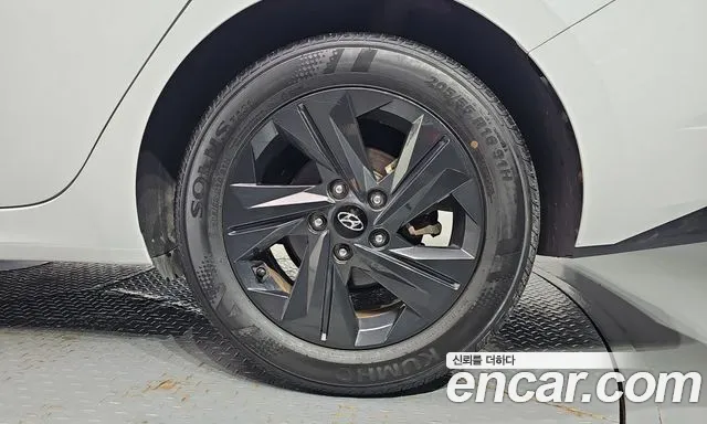 Hyundai Avante CN7 — Фото автомобиля 6