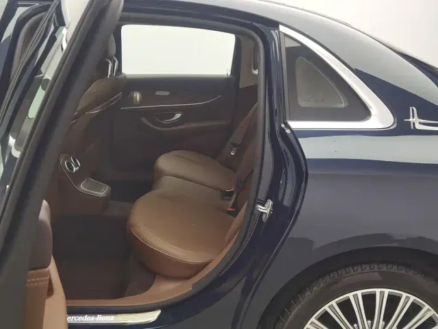 Mercedes-Benz E-Class — Фото автомобиля 15