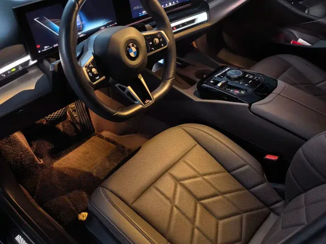 BMW 5 Series — Фото автомобиля 3