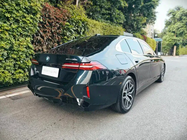 BMW i5 — Фото автомобиля 5