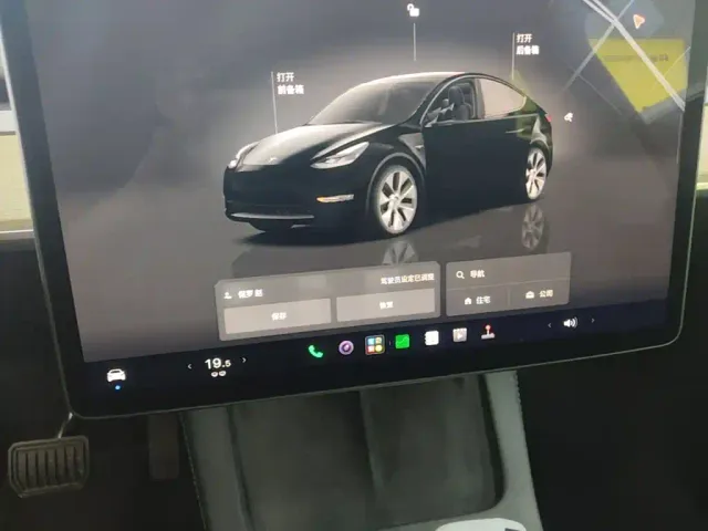 Tesla Model Y — Фото автомобиля 12