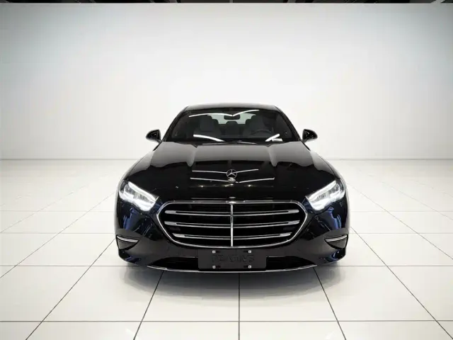 Mercedes-Benz E-Class — Фото автомобиля 2