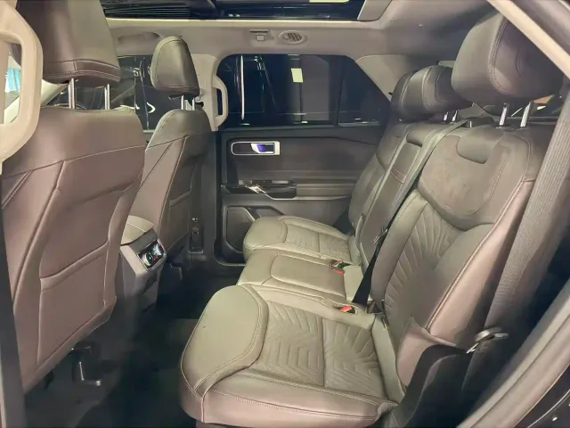 Ford Explorer — Фото автомобиля 9
