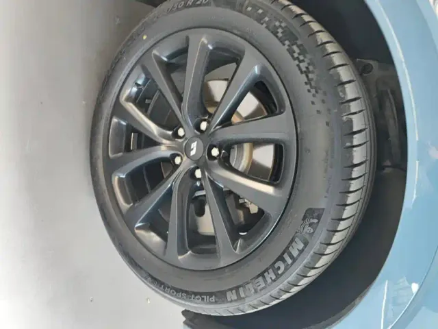 Li Auto ONE — Фото автомобиля 6