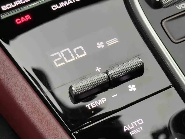 Porsche Cayenne — Фото автомобиля 16