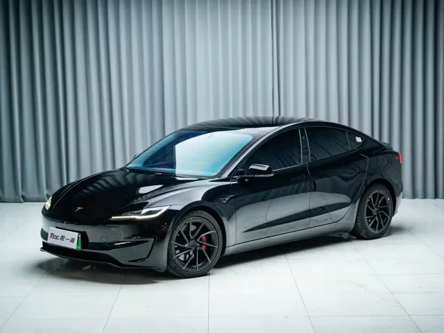Фотография автомобиля — Tesla Model 3
