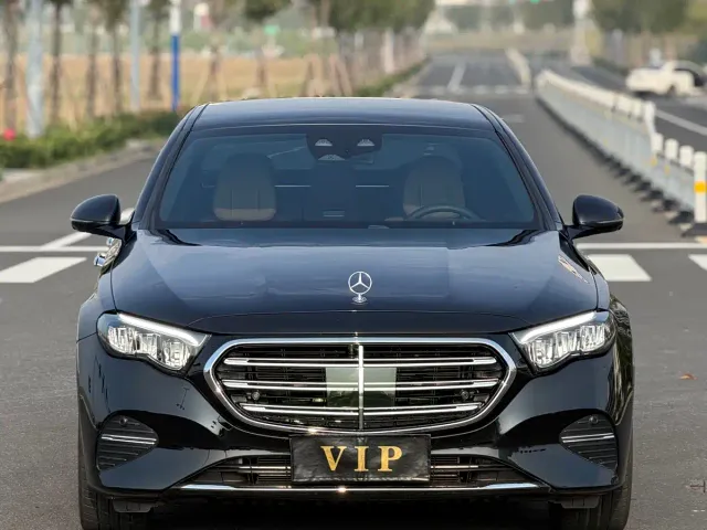 Mercedes-Benz E-Class — Фото автомобиля 2