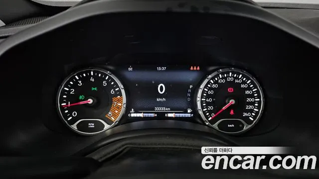 Jeep Renegade — Фото автомобиля 8