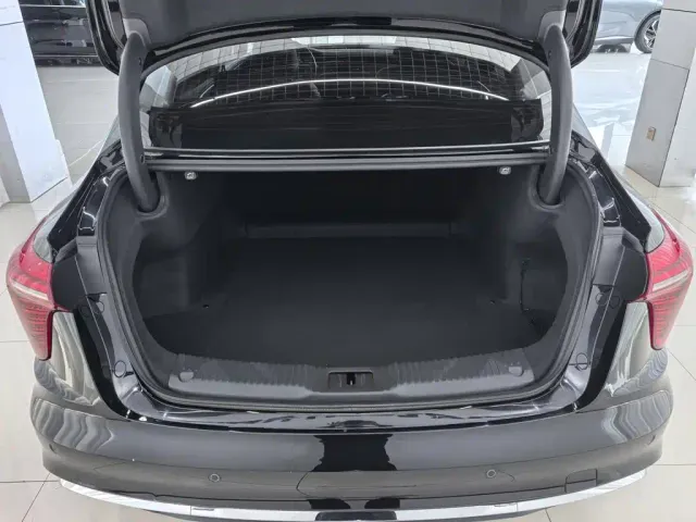 Hongqi H5 — Фото автомобиля 8