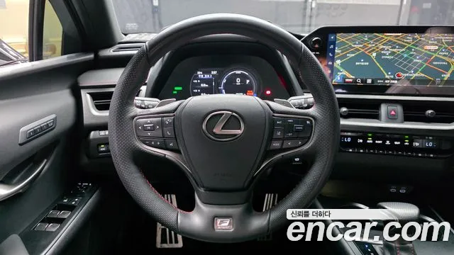 Lexus UX — Фото автомобиля 13