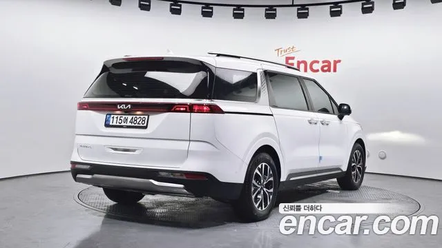 Kia Canival — Фото автомобиля 2