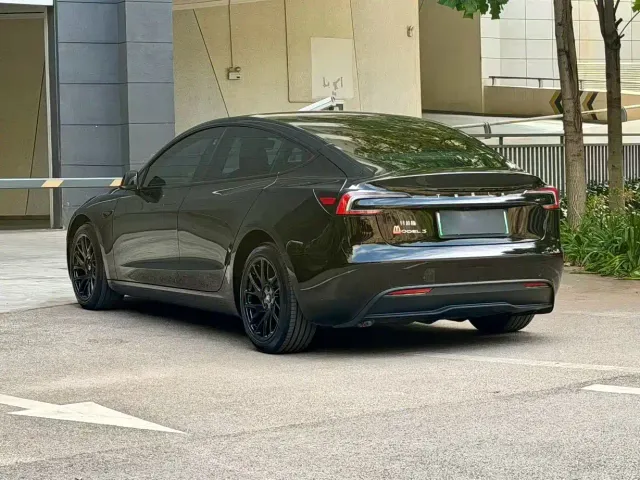 Tesla Model 3 — Фото автомобиля 6