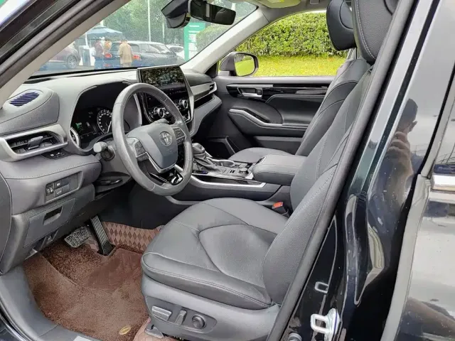 Toyota Highlander — Фото автомобиля 7