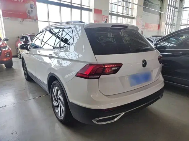 Volkswagen Tiguan L — Фото автомобиля 4